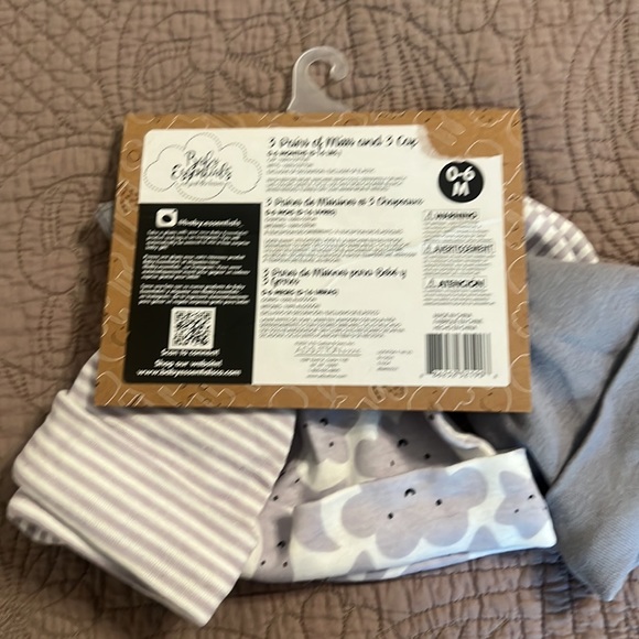 New with tags mittens and hats for baby - Picture 2 of 2